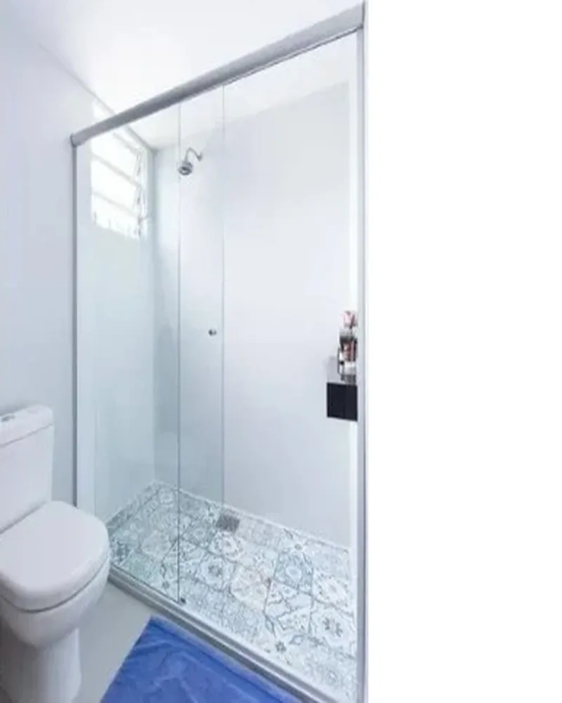 Box de vidro incolor instalado em apartamento moderno em Porto Alegre